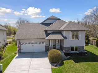 749 7th St, Chaska, MN 55318