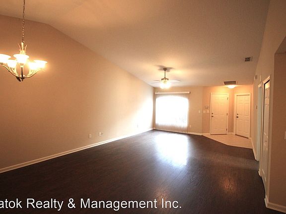 3rd image of 41 Eton Ln #A