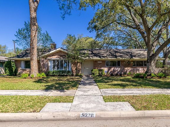 2nd image of 5238 Loch Lomond Dr
