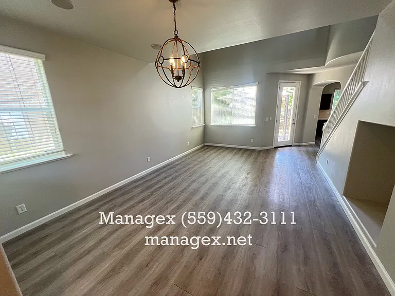 716 W Siena Ln — Photo 2