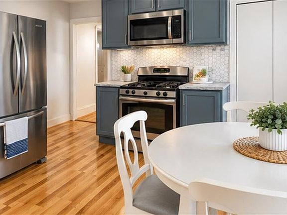 5th image of 202 Brewster St