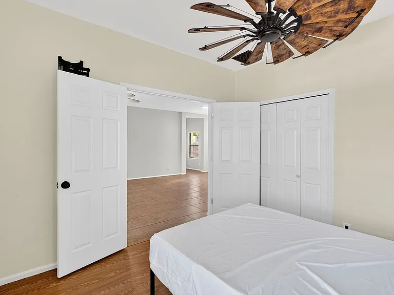 697 W Oak Tree Ln — Photo 21
