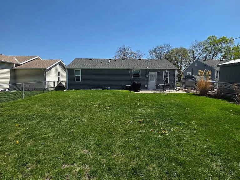 512 Blaine St — Photo 9