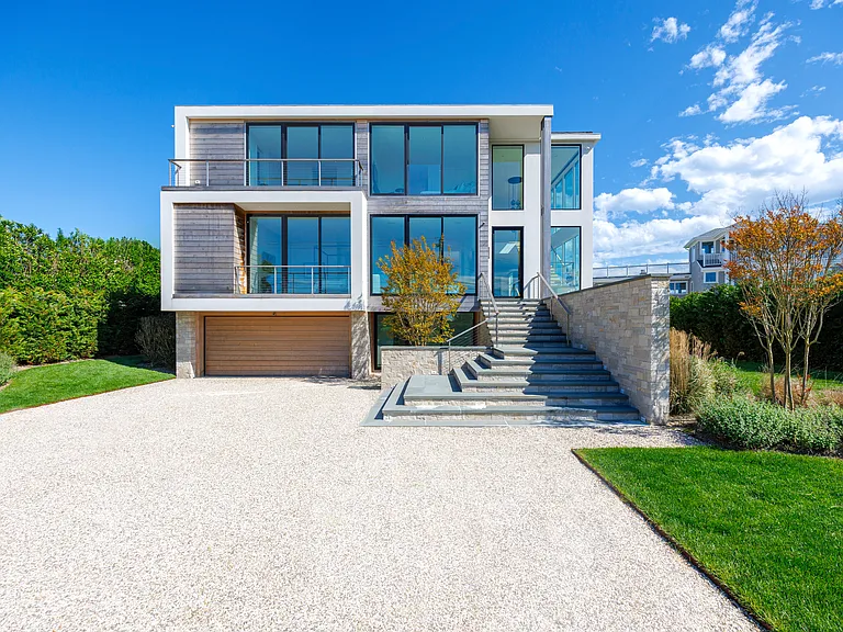 345 Dune Rd — Photo 1