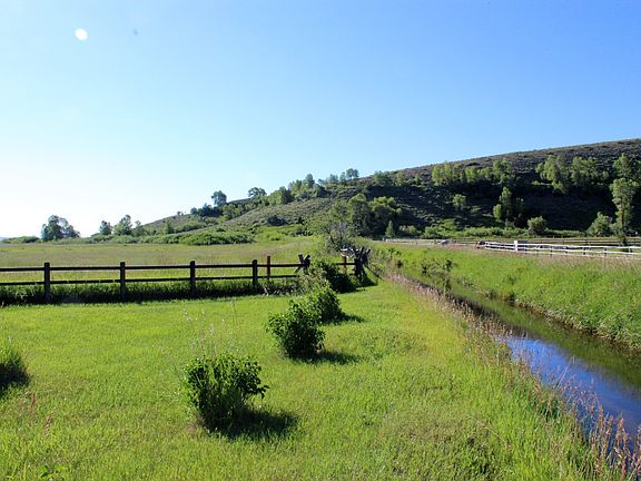 3rd image of 12 N Fork Valley Dr