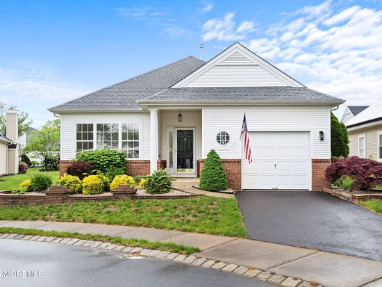 10 Geoffrey Court, Manchester, NJ 08759