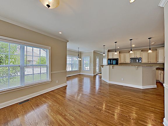 5th image of 517 Garden City Dr