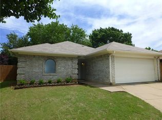 701 Cross Ridge Ct, Fort Worth, TX 76120