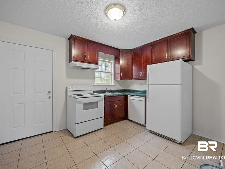 20938 Liberty Ln — Photo 4