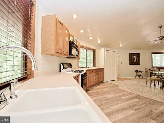 5th image of 32741 Sleepy Hollow Ln
