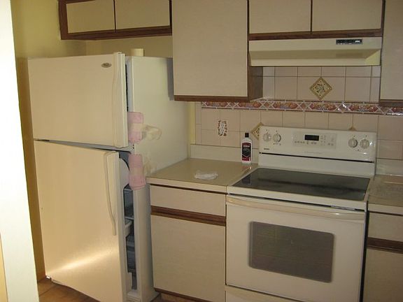 3rd image of 3120 Landsend Ct