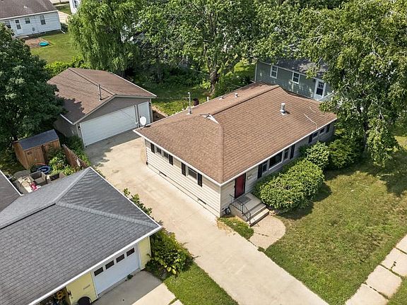 2nd image of 711 15th Ave NE