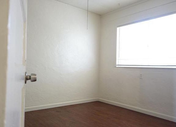 4th image of 3041 N Los Altos Ave