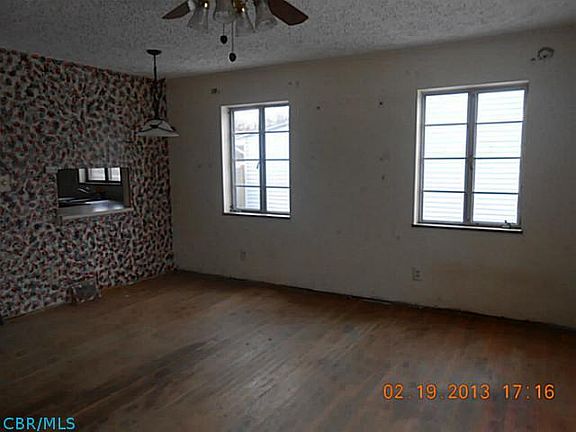 3rd image of 399 Yarmouth Ln