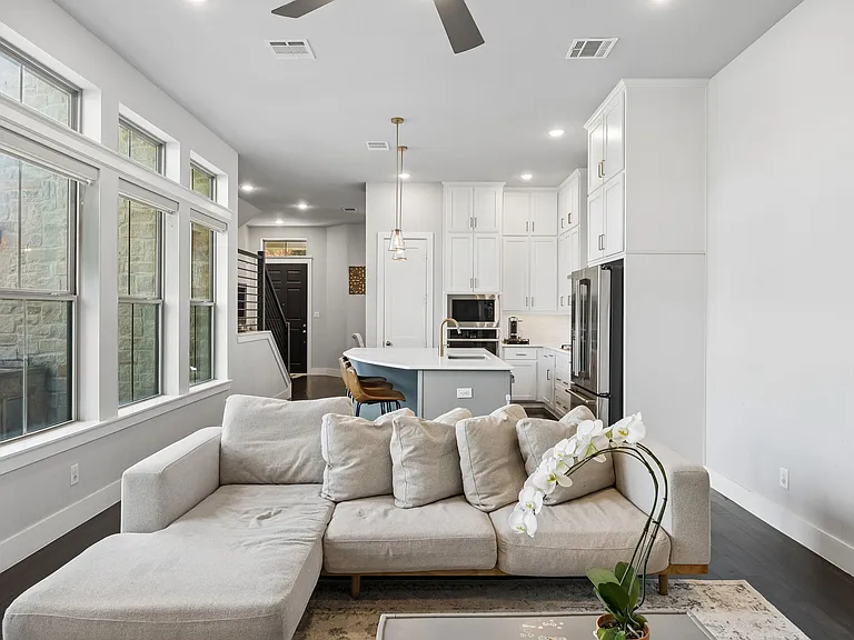 5105 Artemesia Ln — Photo 8