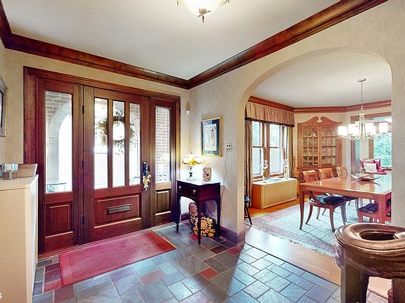 3rd image of 1023 N Elmwood Ave