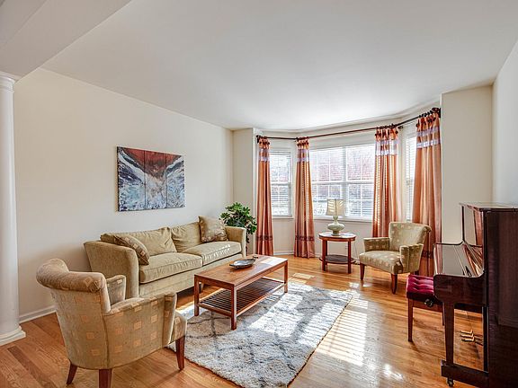 5th image of 1056 W Kenilworth Ave