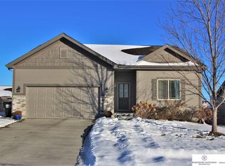 8809 S 69th Cir, Papillion, NE 68133