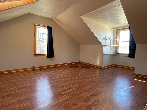 5th image of 2622 Stella St