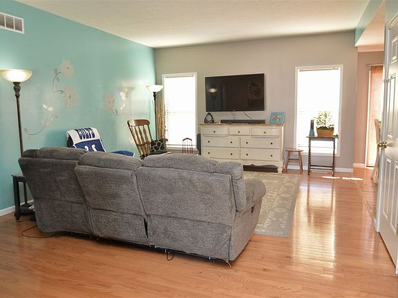 3rd image of 2342 Cheshire Dr