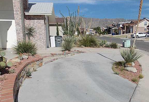3rd image of 697 Pete Payan Dr