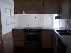 2nd image of 5796 Dunwoody Dr