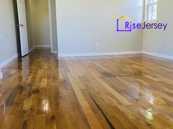 3rd image of 329 S Orange Ave #3A