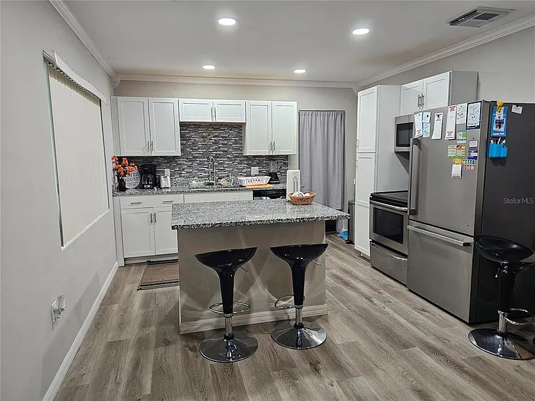 2117 Ivey Ln — Photo 3