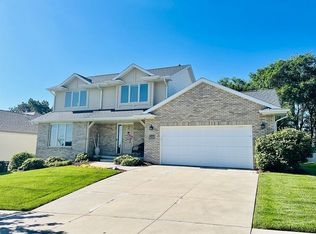 8217 Windmill Dr, Lincoln, NE 68507