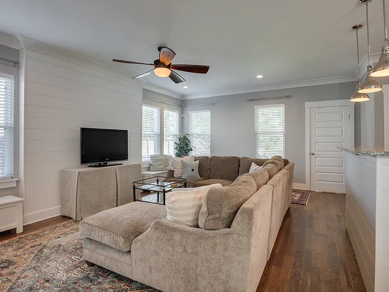 508 Morton Ave — Photo 13