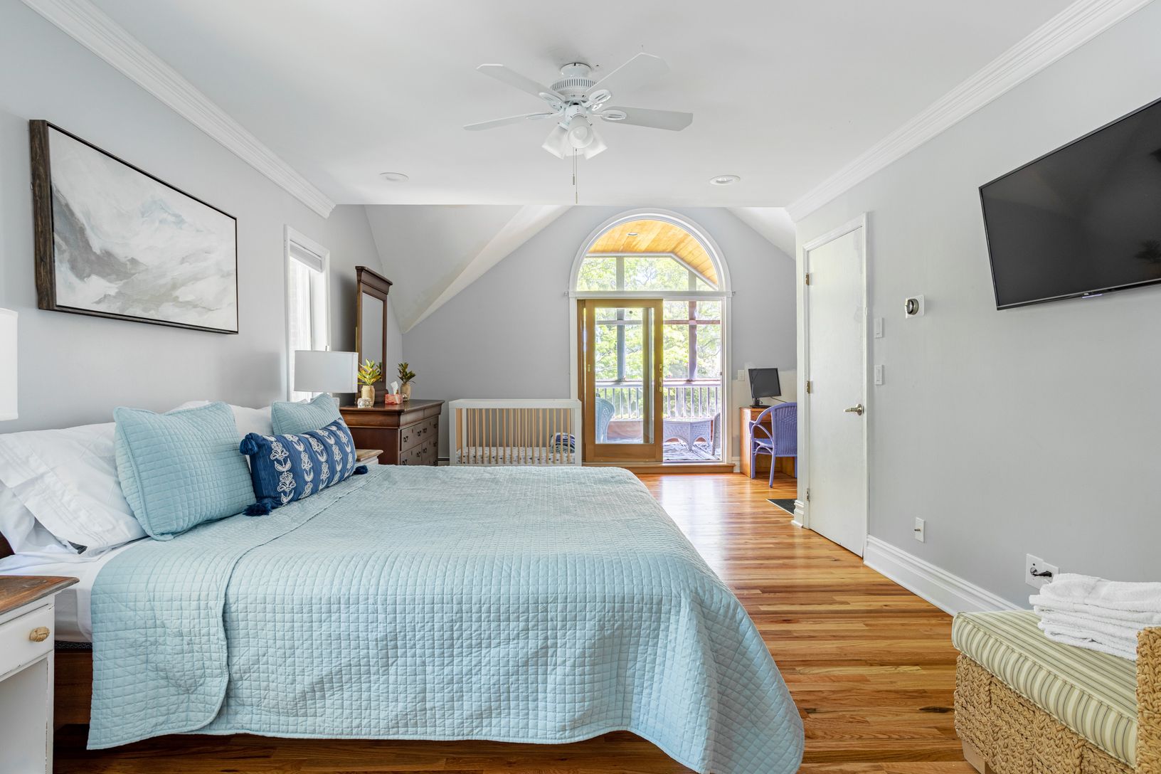  Primary leading to enclosed balcony