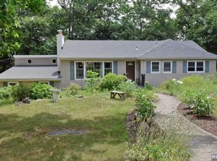 25 Lakeview Dr, Kinnelon, NJ 07405