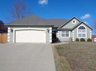 916 Firetree Ave, Baldwin City, KS 66006