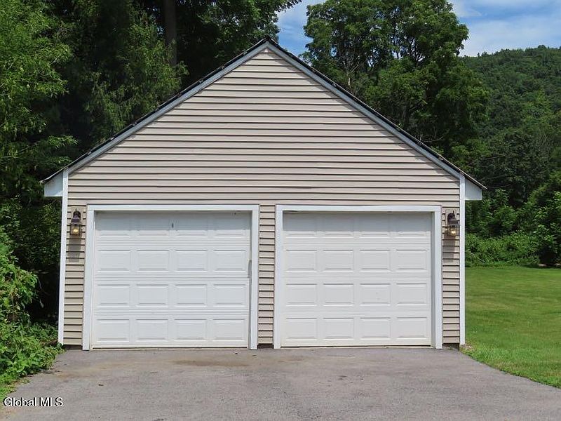 3rd image of 6910 Amsterdam Road