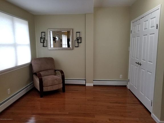 4th image of 24 Oakdale St