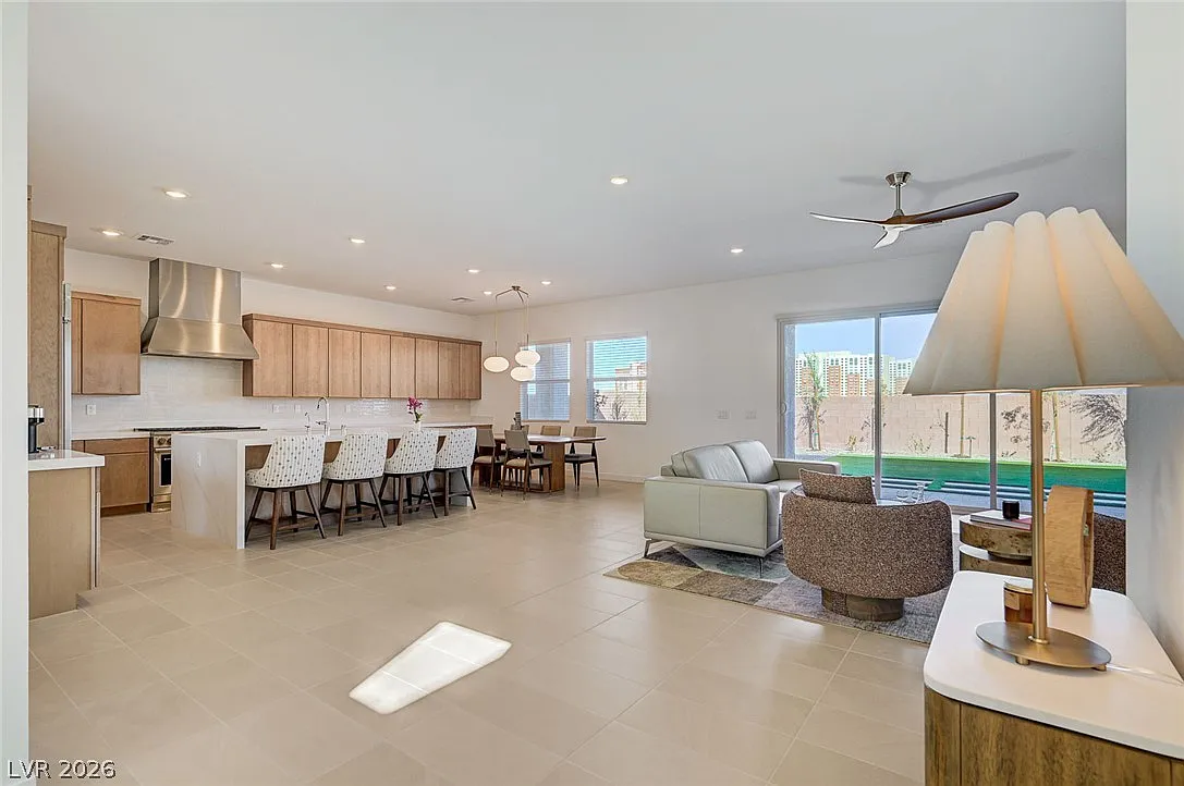 5 bed, 4.5 bath, 4355 sqft, $6,000 — Photo 1