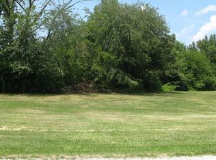 13407 Edge Wood Ln, Highland, IL 62249