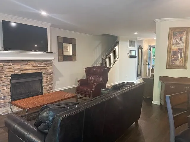 637 Riverside Dr E — Photo 15
