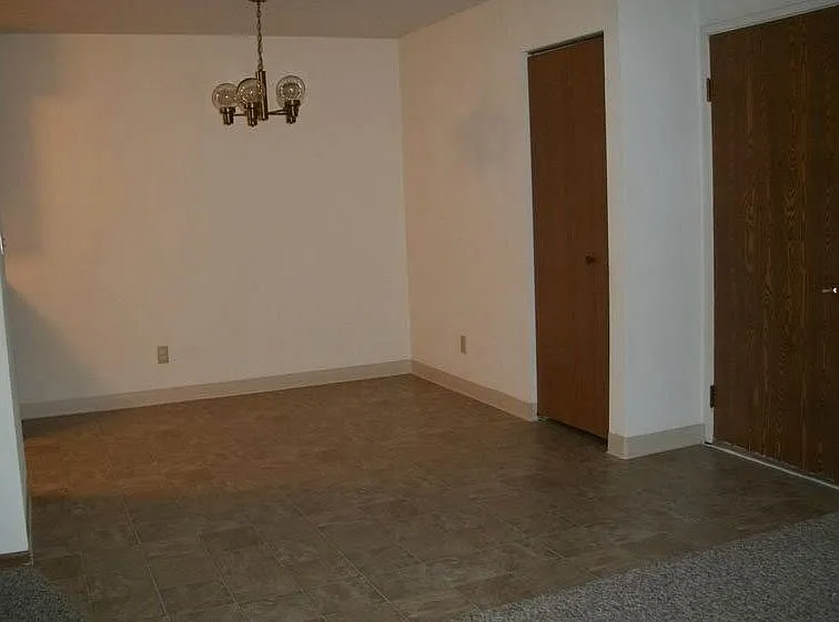 300 S Miller Dr — Photo 7