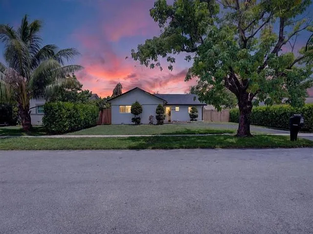 8131 NW 44th Ct