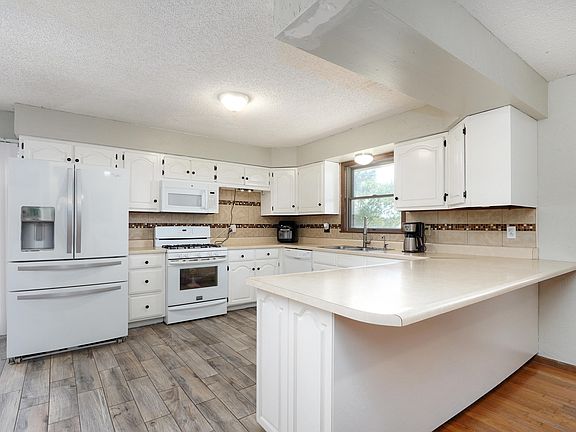 3rd image of 418 W Howard Ave