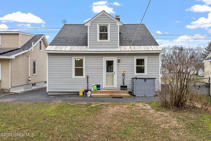 5th image of 114 Pershing Drive