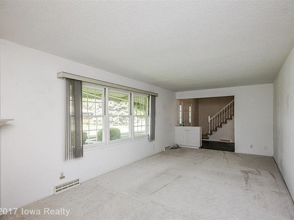4th image of 1605 Grandview Dr