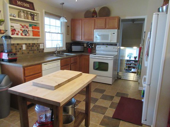 2nd image of 122 Morningside Dr