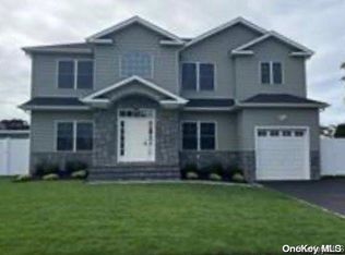 6 Hyman Dr, Farmingdale, NY 11735