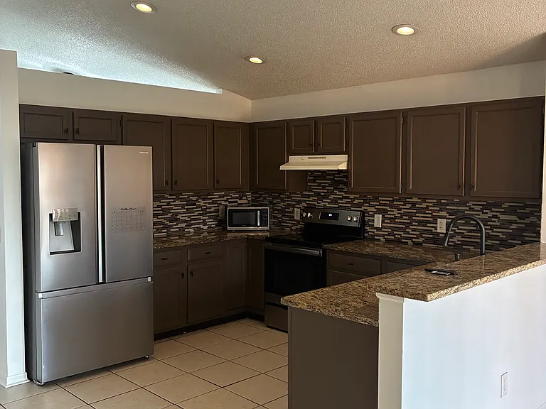 1891 Olivia Cir — Photo 5