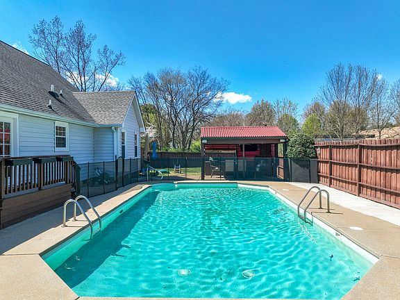 4th image of 2410 Briar Bend Dr
