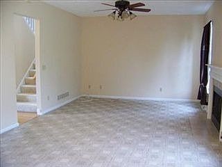 4th image of 27026 Glenside Ln