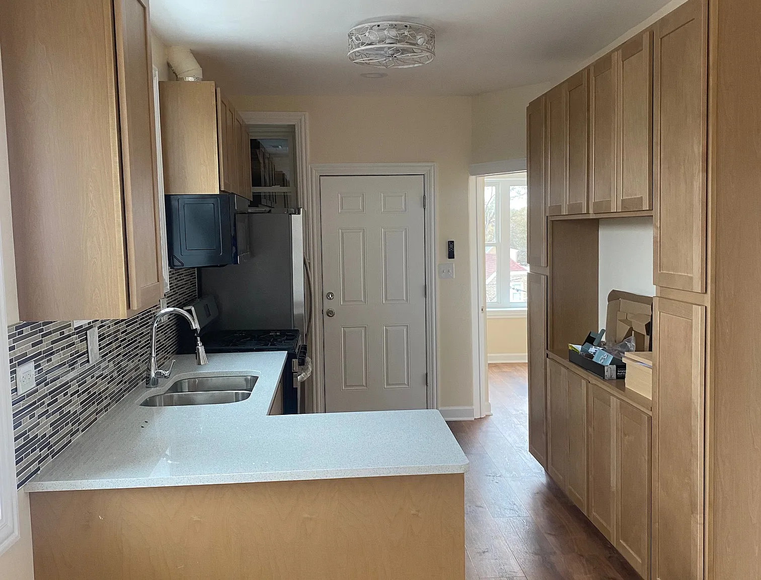 3 bed, 1400 sqft, $2,200 — Photo 3