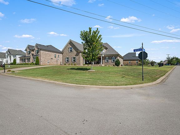 3rd image of 602 Ruby Oaks Ln